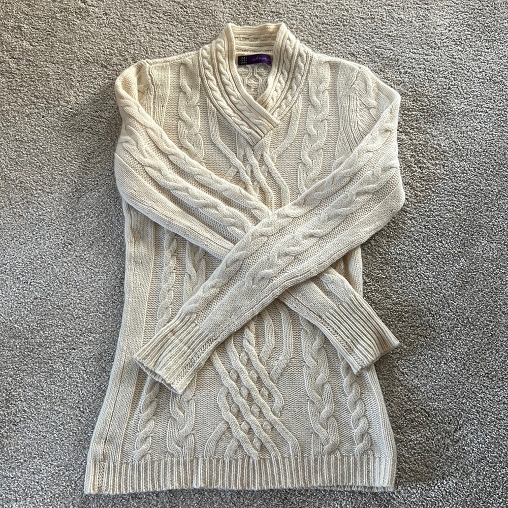 Medium Saks Fifth Avenue cream cashmere cable knit sweater